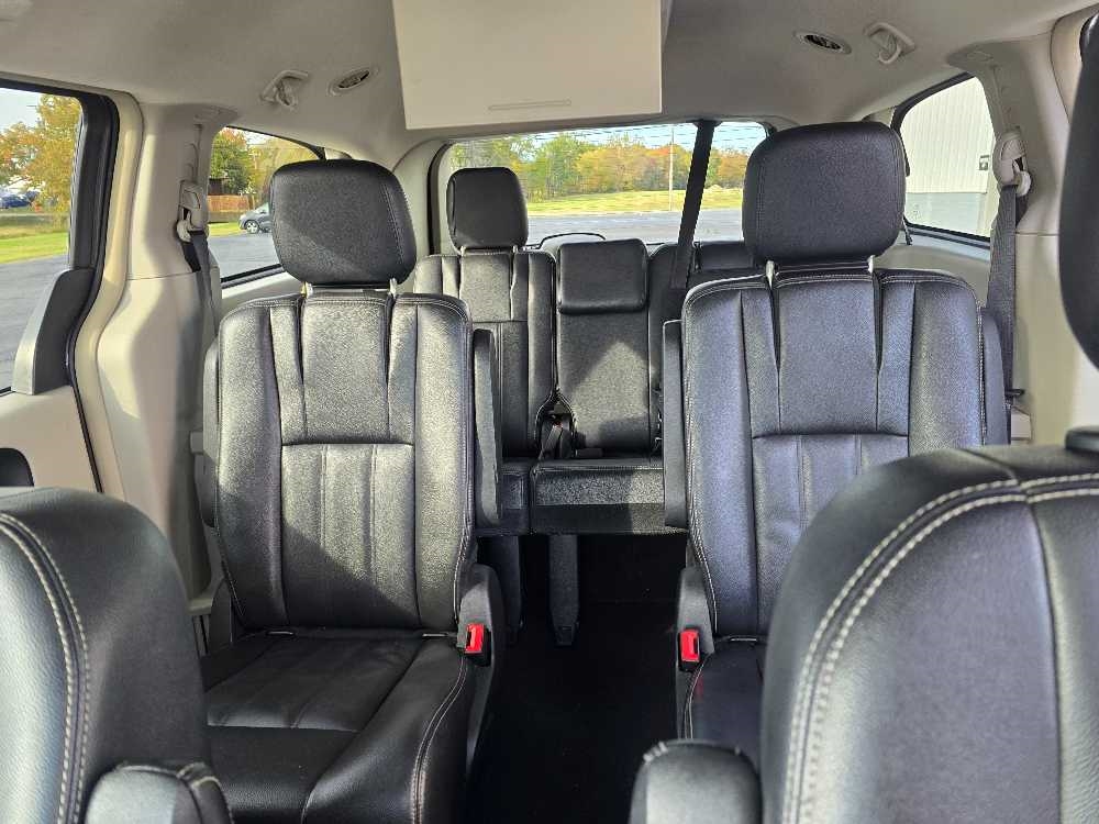 CHRYSLER TOWN & COUNTRY TOURI