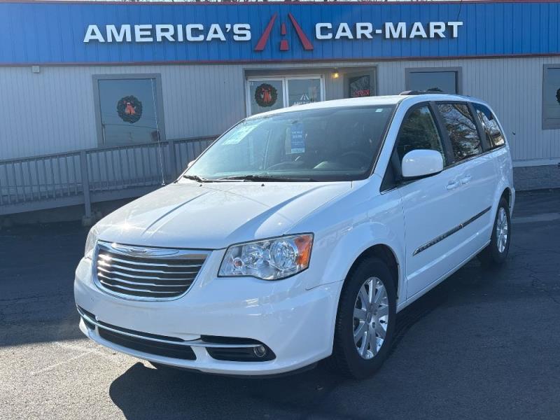 2014 Chrysler Town & Country Touring's photo