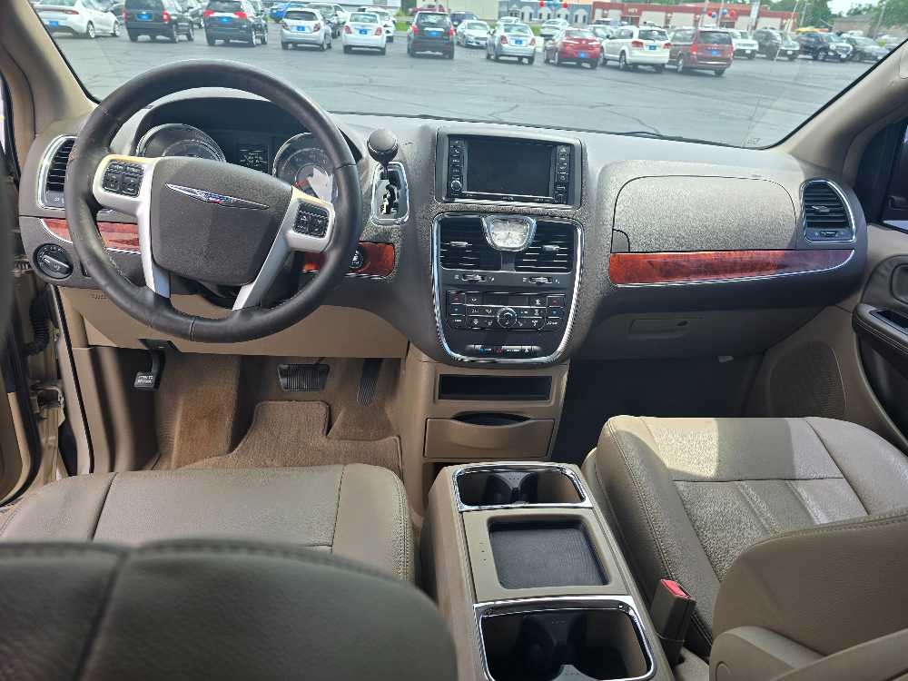 CHRYSLER TOWN & COUNTRY TOURI