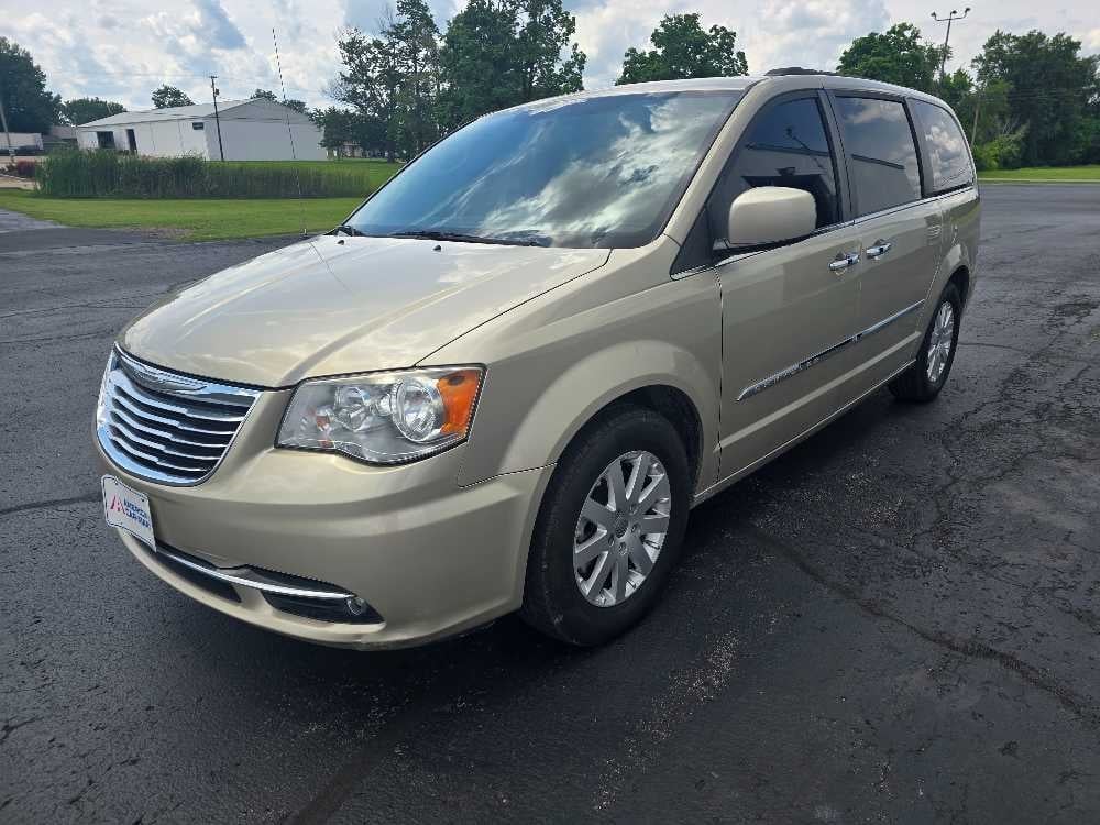 2015 Chrysler Town & Country Touring's photo