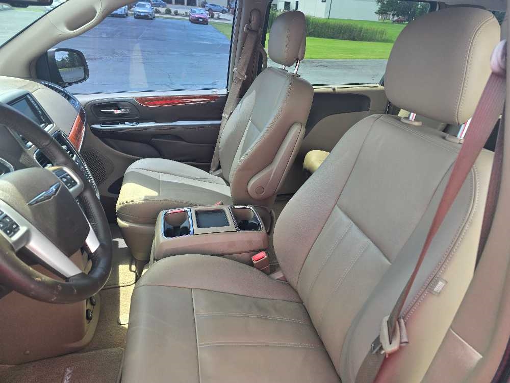 CHRYSLER TOWN & COUNTRY TOURI