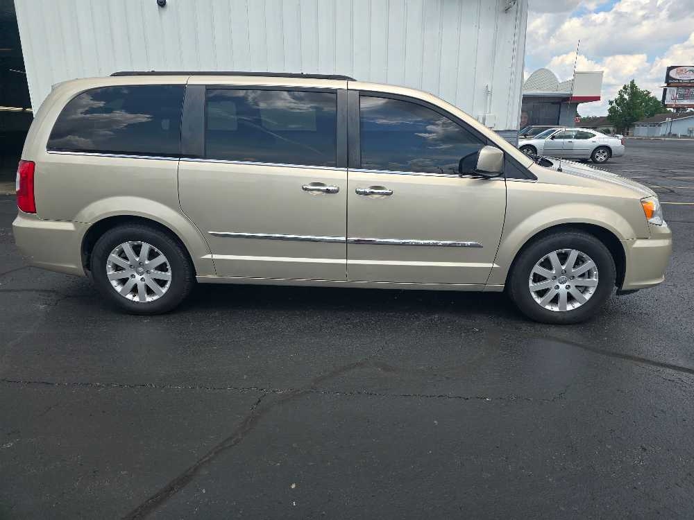 CHRYSLER TOWN & COUNTRY TOURI