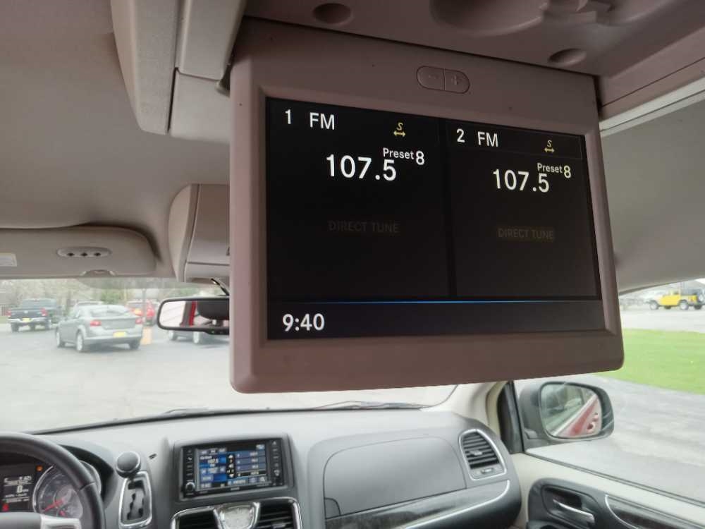 CHRYSLER TOWN & COUNTRY TOURI