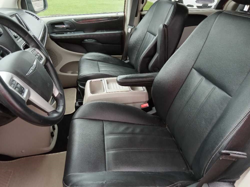 CHRYSLER TOWN & COUNTRY TOURI