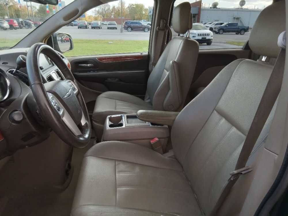 CHRYSLER TOWN & COUNTRY TOURI