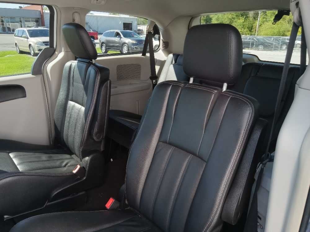 CHRYSLER TOWN & COUNTRY TOURI