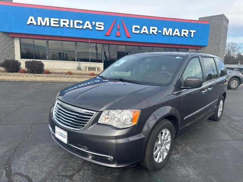 2015 Chrysler Town & Country Touring's photo