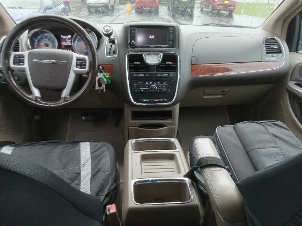 CHRYSLER TOWN & COUNTRY TOURI