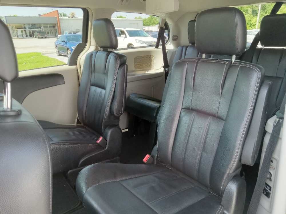 CHRYSLER TOWN & COUNTRY TOURI
