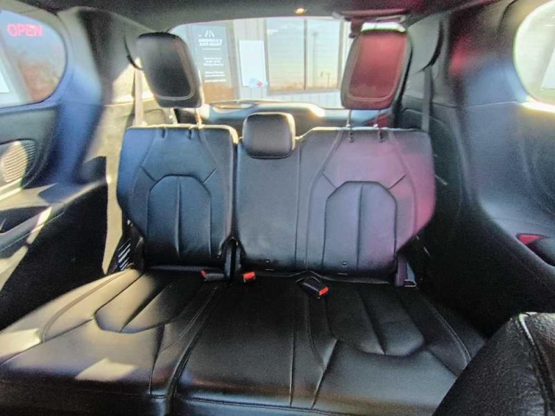 2020 Chrysler Pacifica Touring L's photo