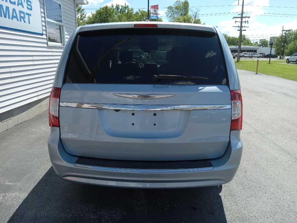CHRYSLER TOWN & COUNTRY TOURI
