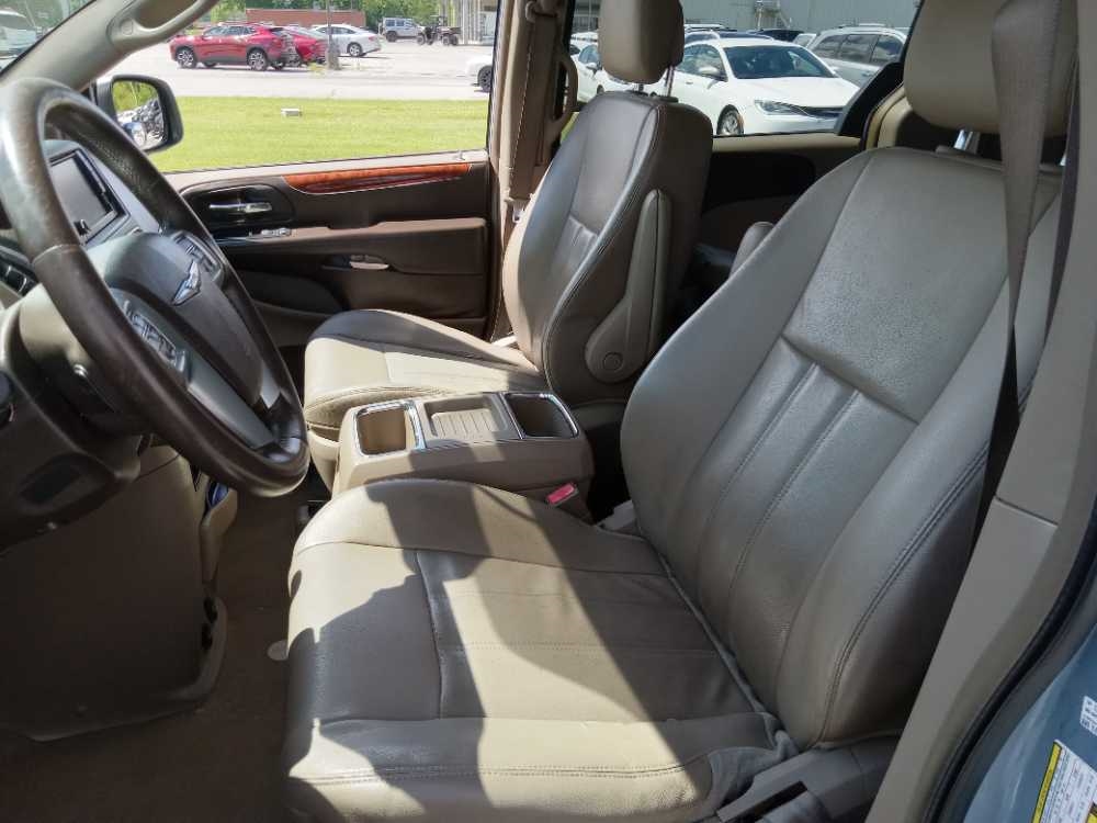 CHRYSLER TOWN & COUNTRY TOURI
