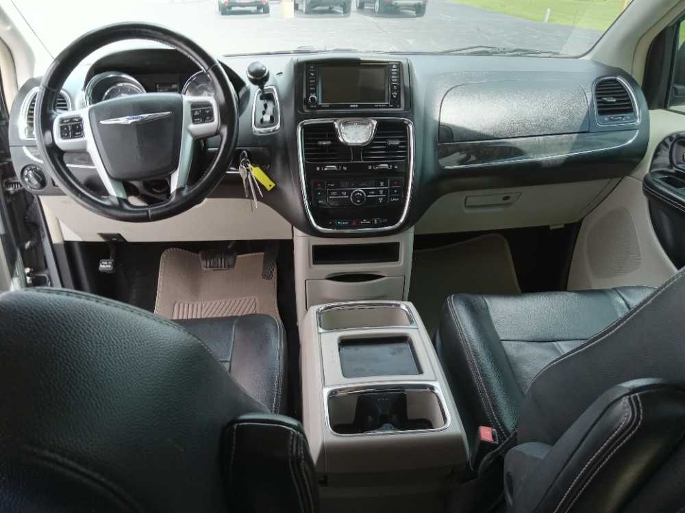 CHRYSLER TOWN & COUNTRY TOURI