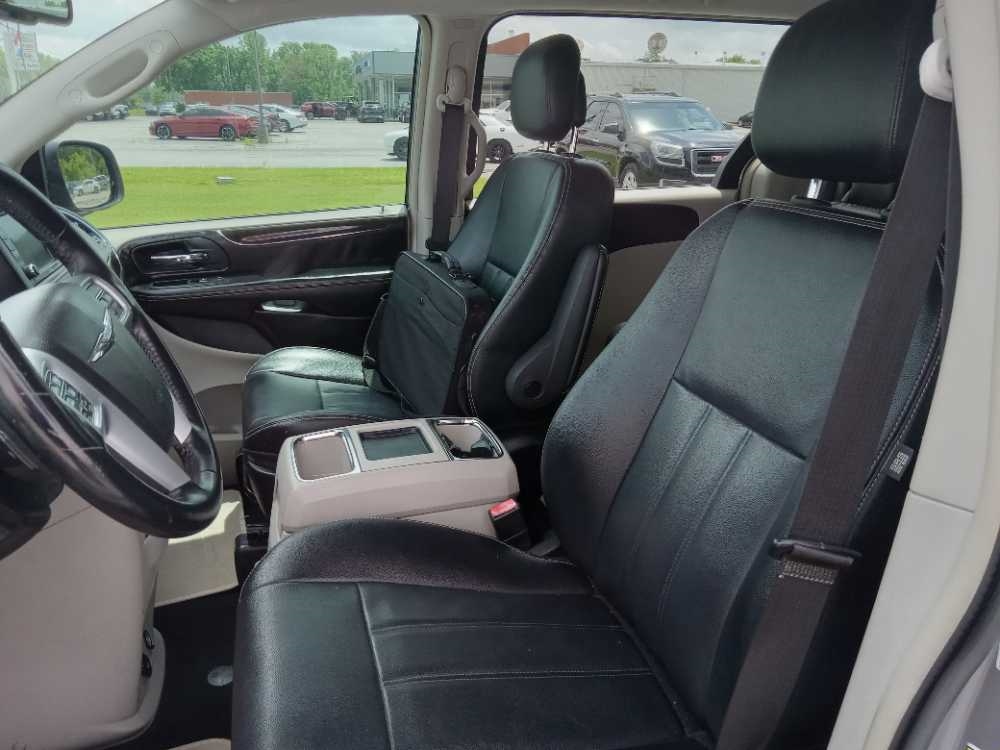 CHRYSLER TOWN & COUNTRY TOURI