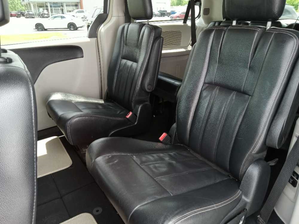 CHRYSLER TOWN & COUNTRY TOURI
