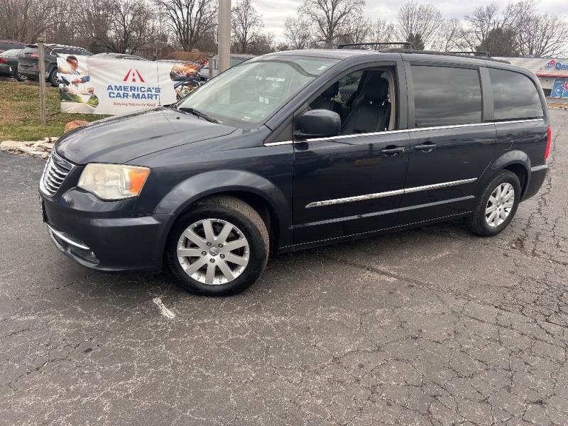 2014 Chrysler Town & Country Touring's photo