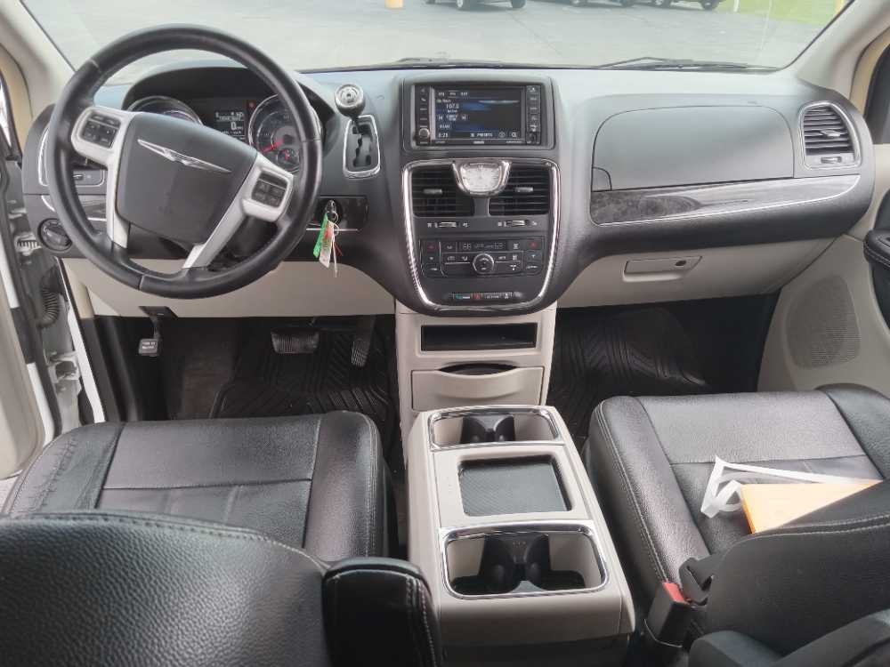 CHRYSLER TOWN & COUNTRY TOURI