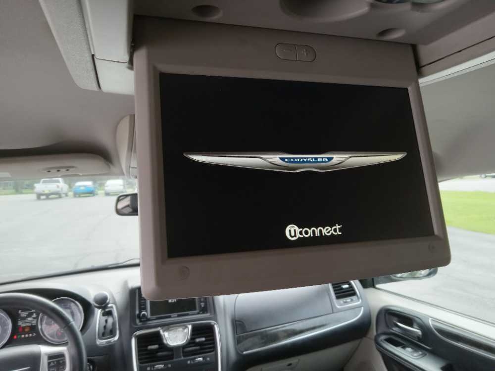 CHRYSLER TOWN & COUNTRY TOURI