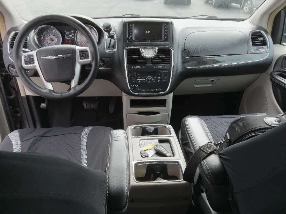 CHRYSLER TOWN & COUNTRY TOURI