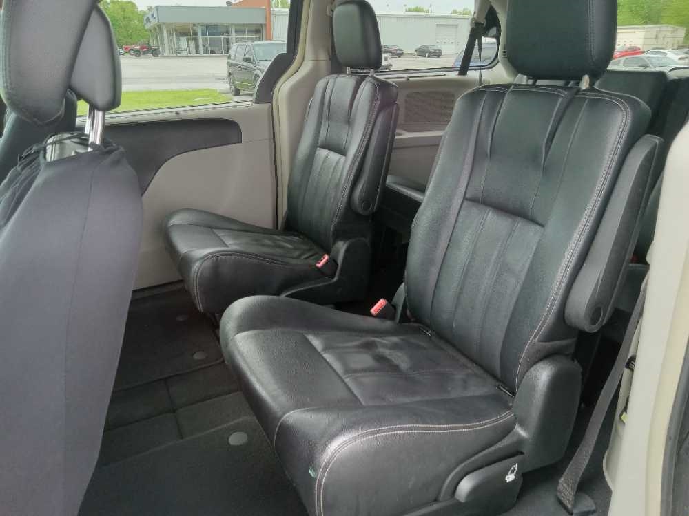 CHRYSLER TOWN & COUNTRY TOURI