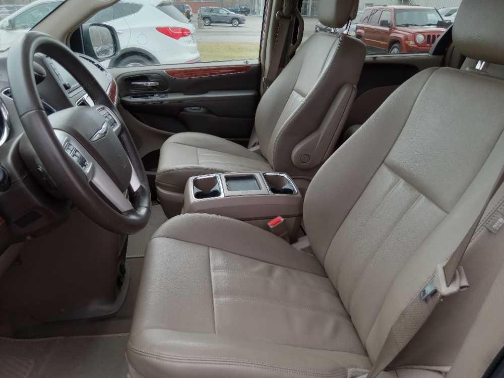 CHRYSLER TOWN & COUNTRY TOURI