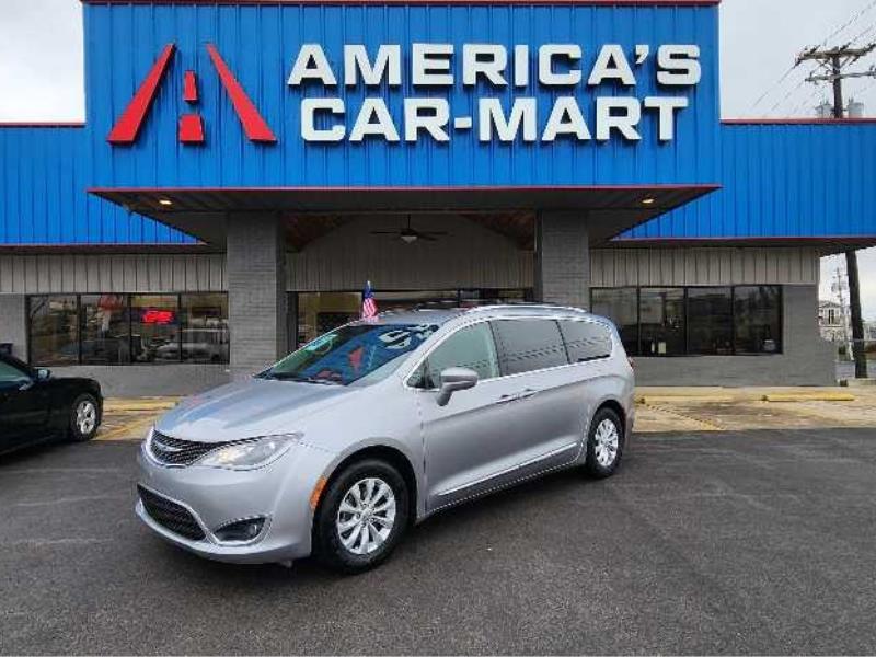 2018 Chrysler Pacifica Touring L's photo