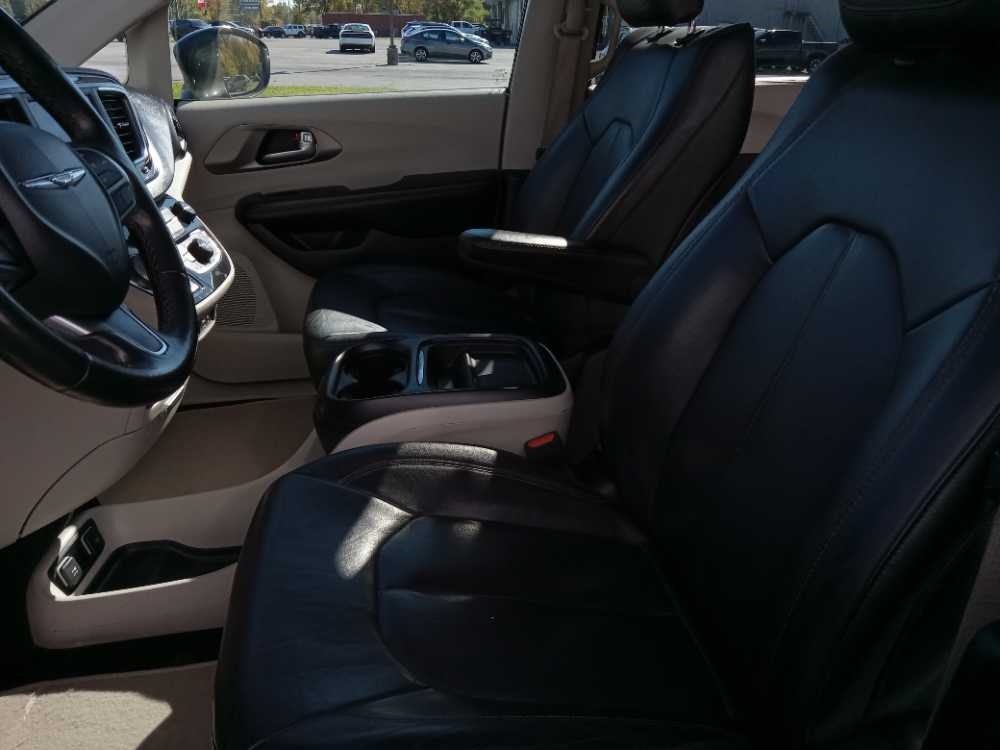 CHRYSLER PACIFICA TOURING L