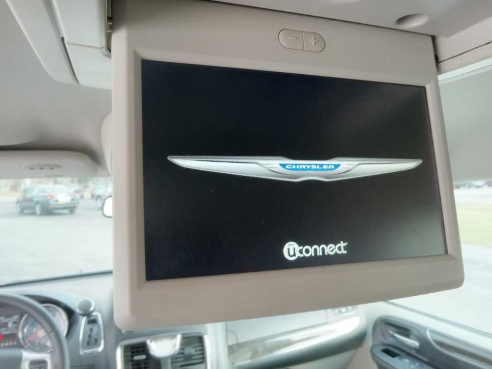 CHRYSLER TOWN & COUNTRY TOURI