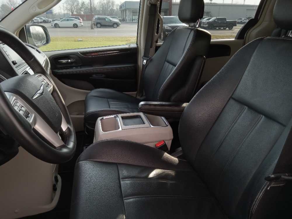 CHRYSLER TOWN & COUNTRY TOURI