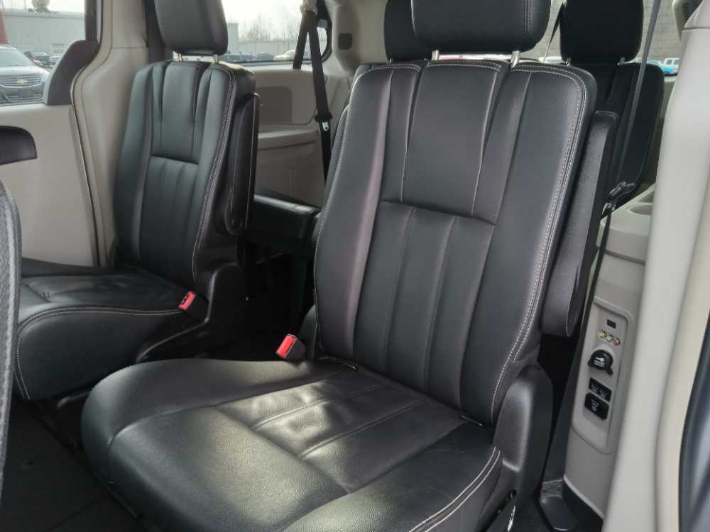 CHRYSLER TOWN & COUNTRY TOURI