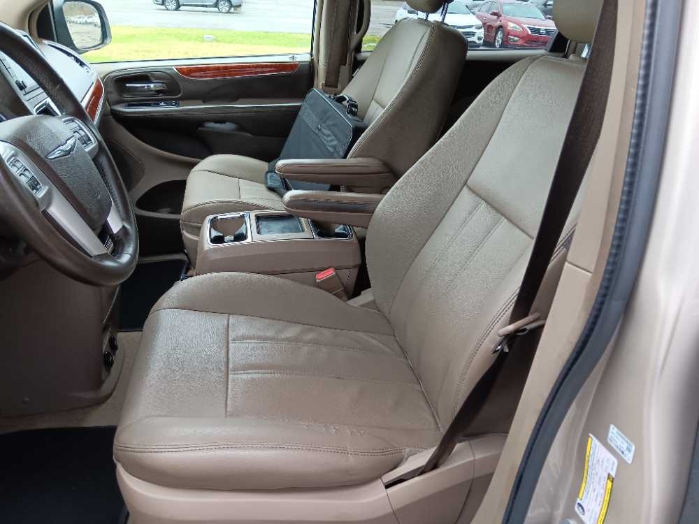 CHRYSLER TOWN & COUNTRY TOURI
