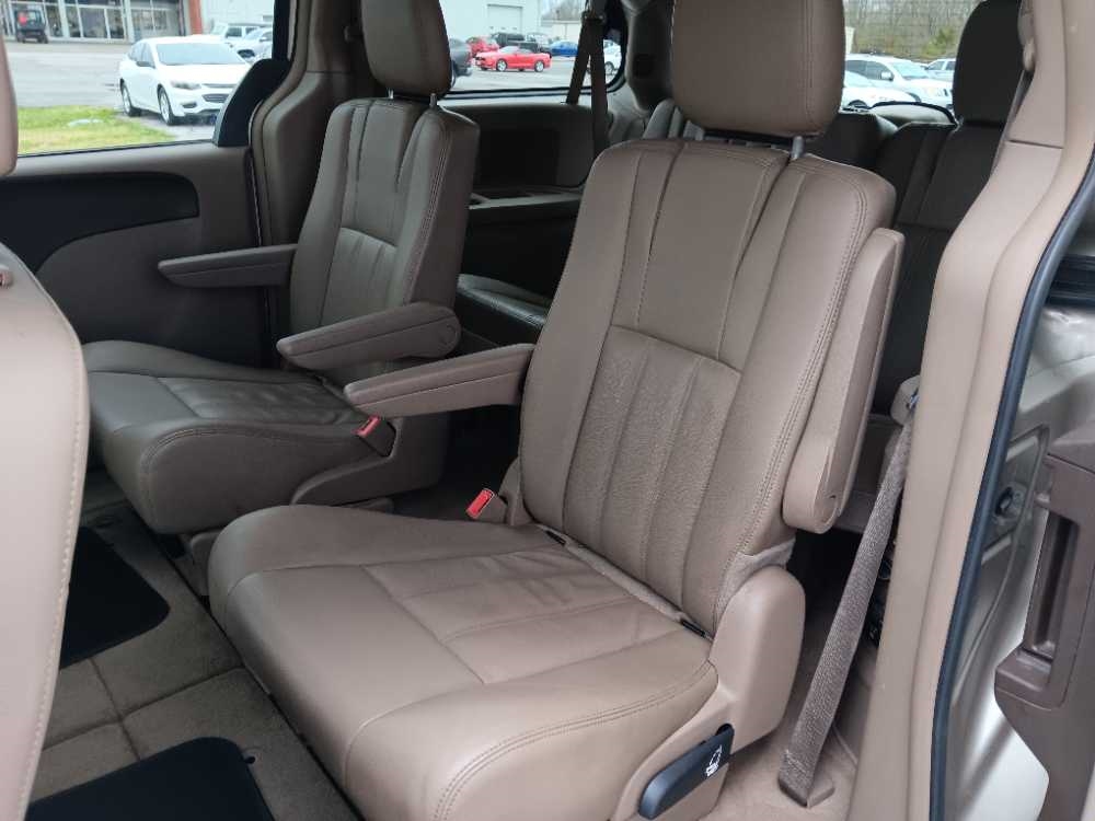 CHRYSLER TOWN & COUNTRY TOURI