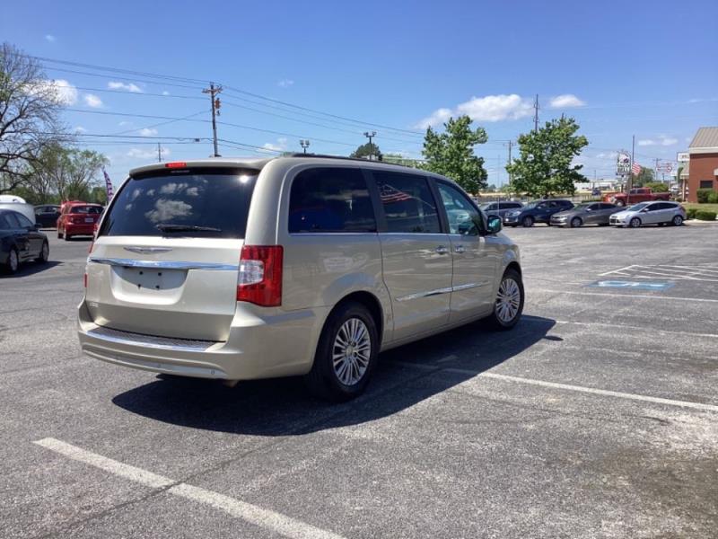 Image of 2013 Chrysler Town & Country Touring L