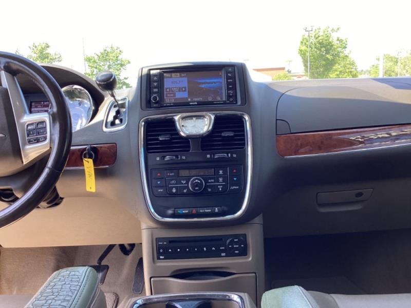 Image of 2013 Chrysler Town & Country Touring L