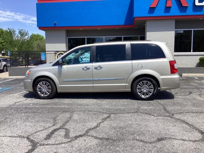 Image of 2013 Chrysler Town & Country Touring L