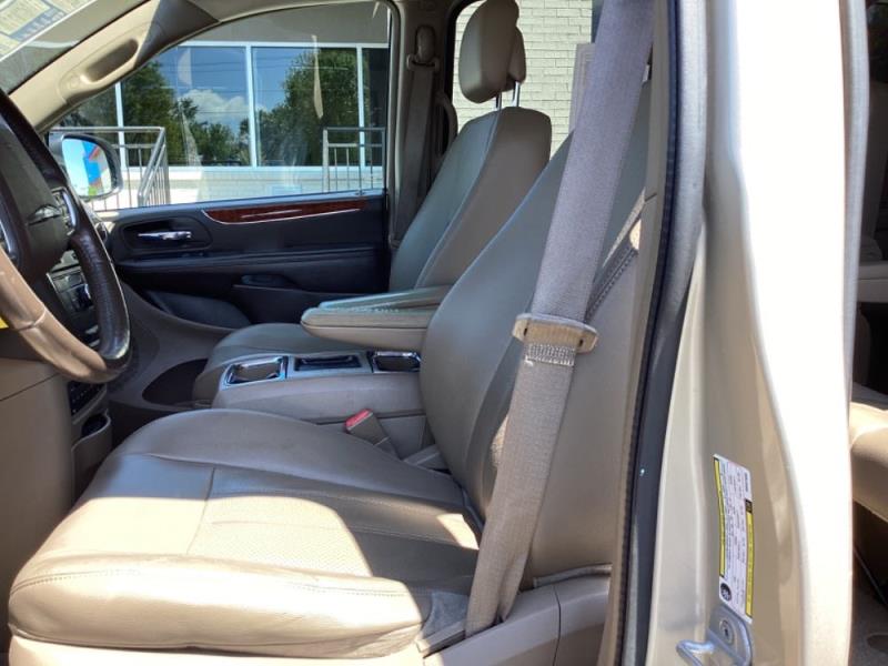 Image of 2013 Chrysler Town & Country Touring L