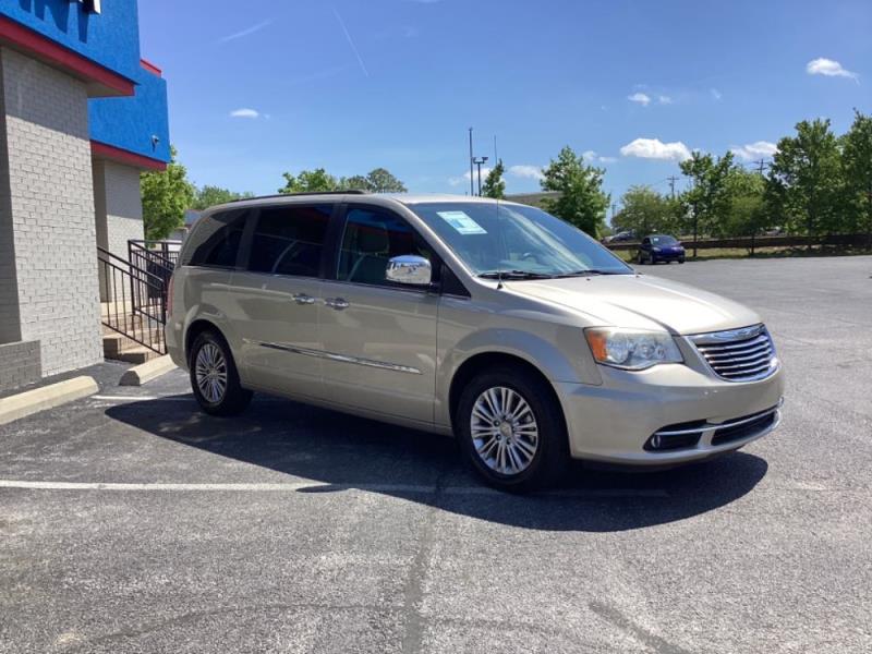 Image of 2013 Chrysler Town & Country Touring L