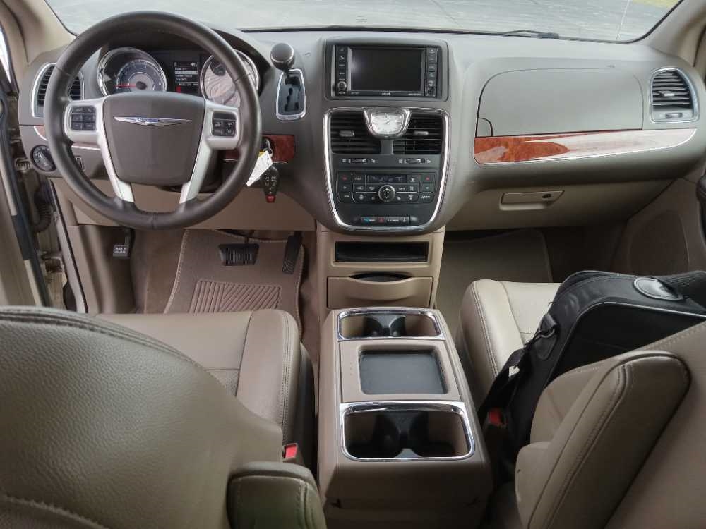 CHRYSLER TOWN & COUNTRY TOURI
