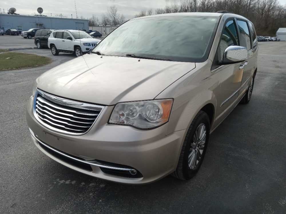 2014 Chrysler Town & Country Touring-L's photo