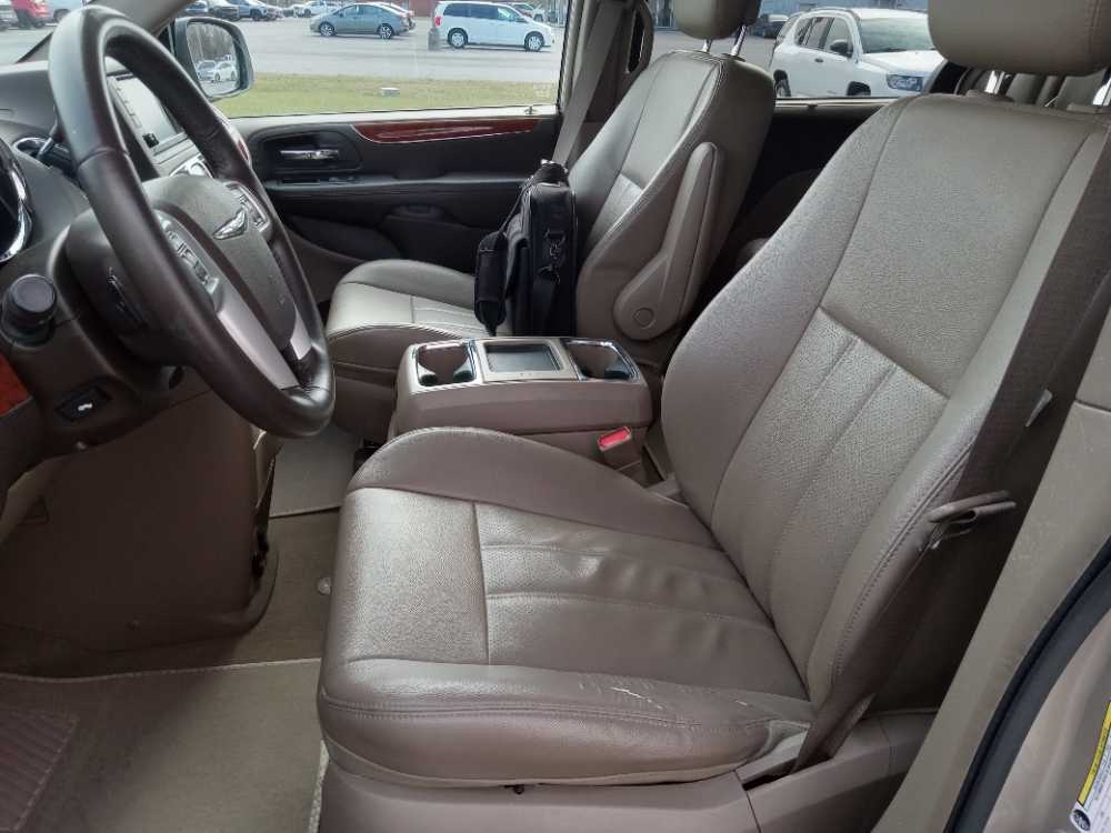 CHRYSLER TOWN & COUNTRY TOURI