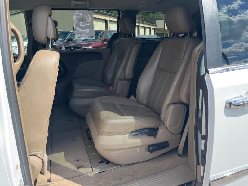 2015 Chrysler Town & Country Touring-L's photo