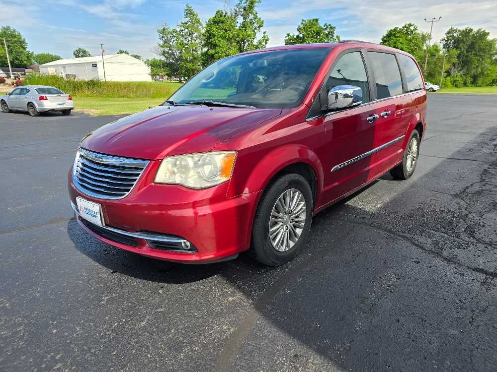 2014 Chrysler Town & Country Touring-L's photo