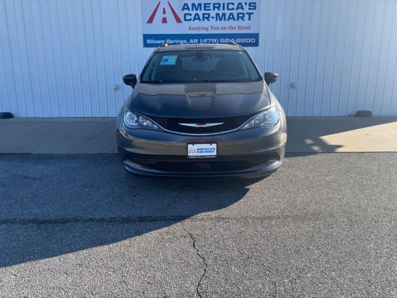 2021 Chrysler Voyager's photo