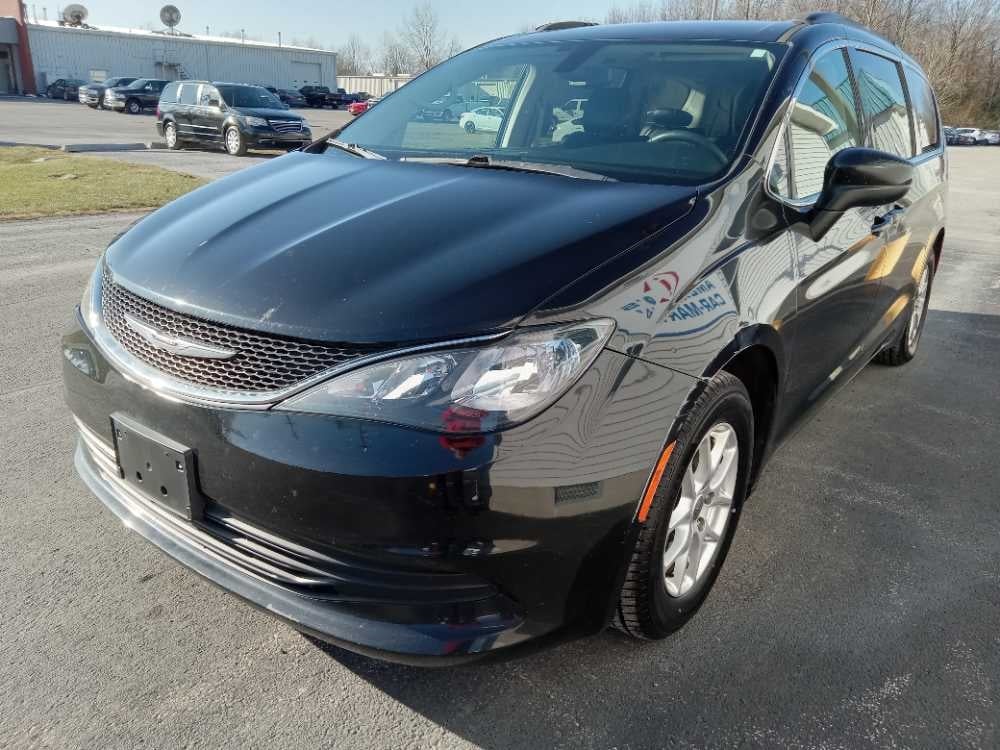 2020 Chrysler Voyager's photo