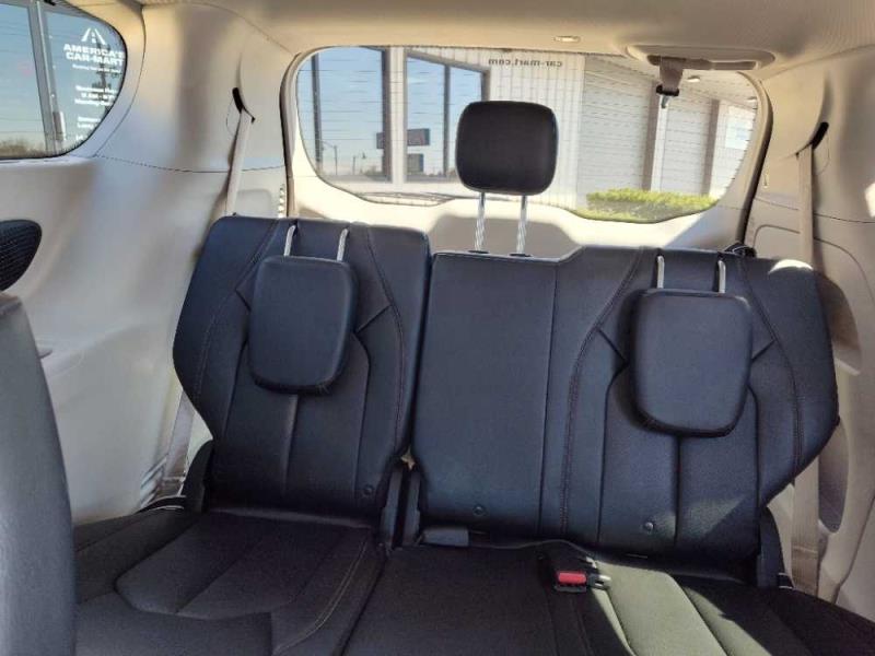 2017 Chrysler Pacifica Touring-L Plus's photo