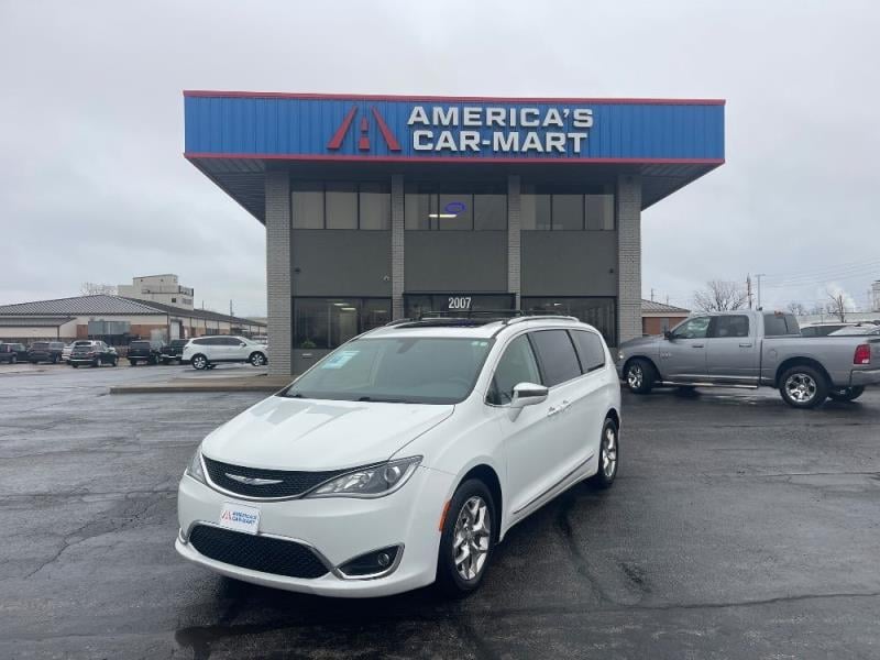 2018 Chrysler Pacifica Limited's photo