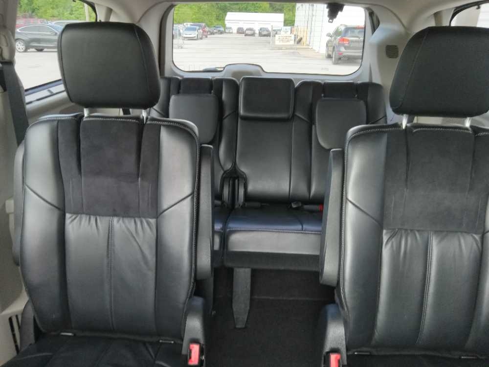 CHRYSLER TOWN & COUNTRY LIMIT