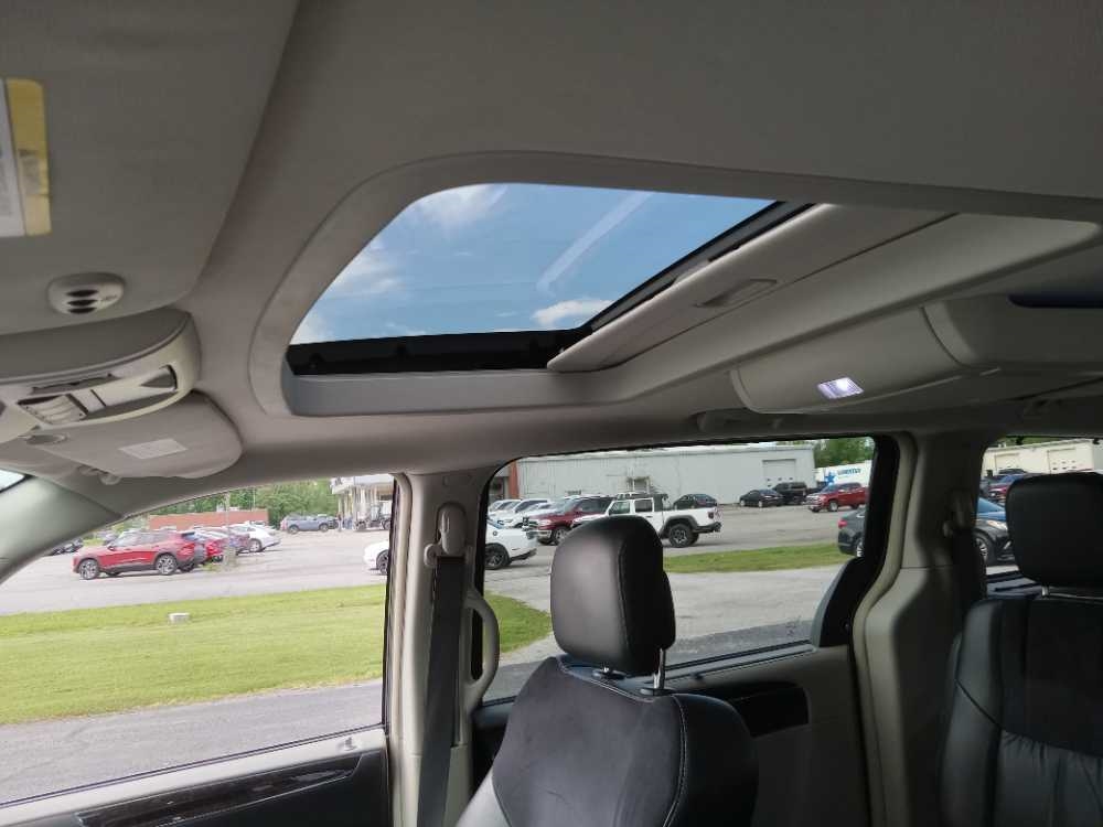 CHRYSLER TOWN & COUNTRY LIMIT
