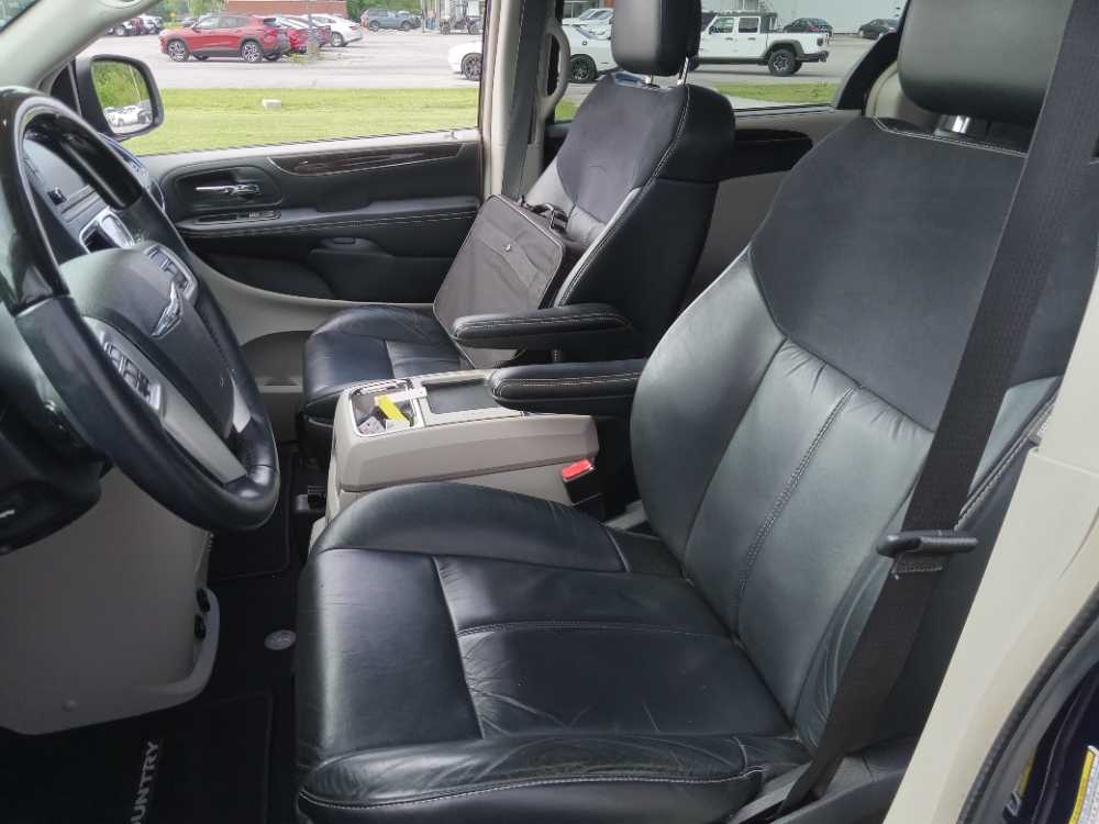CHRYSLER TOWN & COUNTRY LIMIT