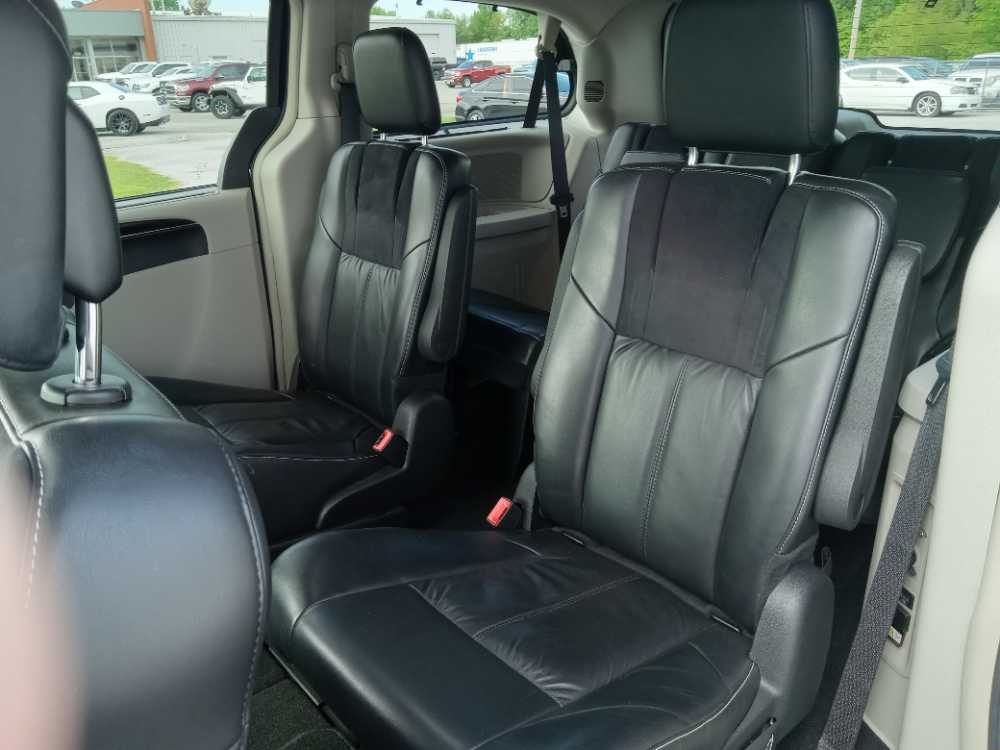 CHRYSLER TOWN & COUNTRY LIMIT